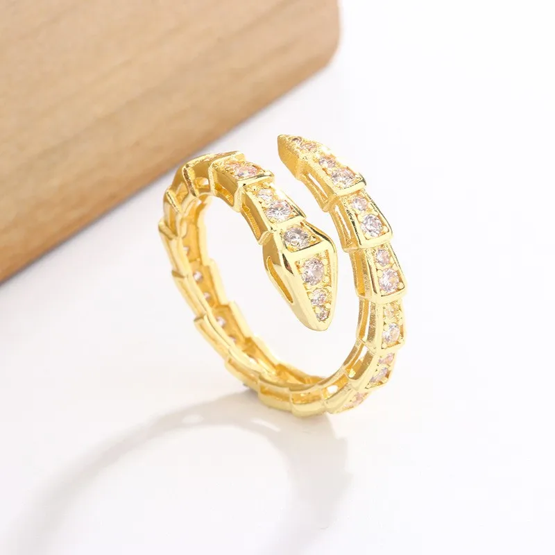 Vintage Shiny Inlaid Zircon Snake Ring for Women Classic Simple Punk Animal Ring Jewelry Accessories