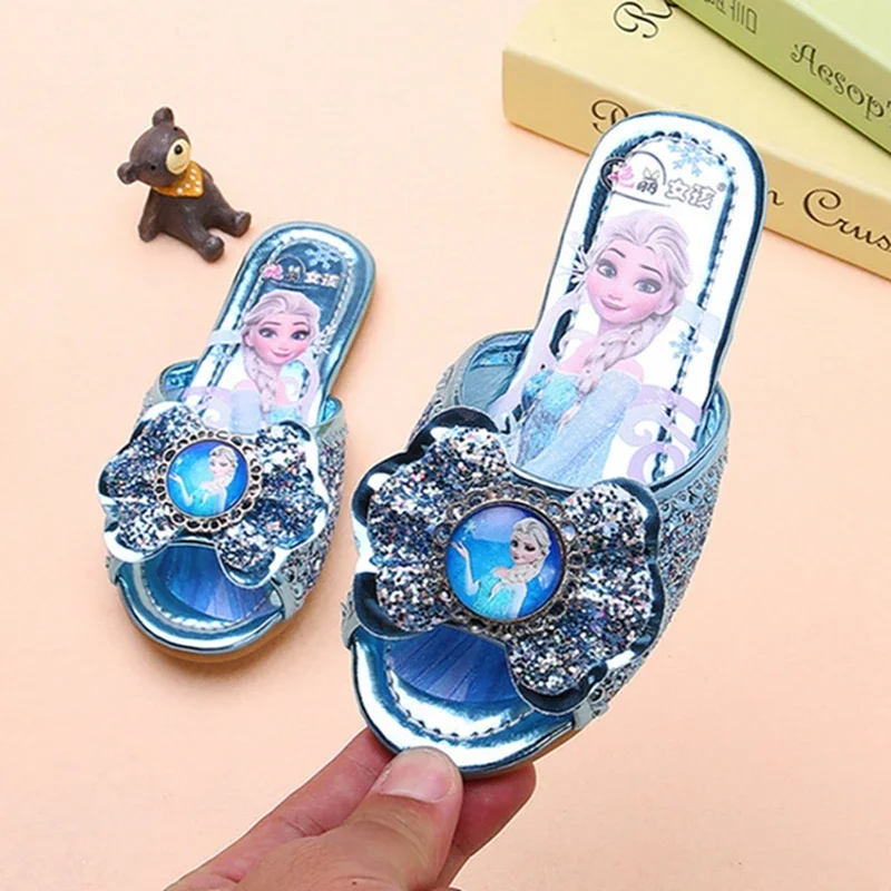 Disney congelado anna elsa meninas verão crianças adorável fundo macio chinelos ao ar livre dos desenhos animados princesa plana crianças não deslizamento buraco sapatos