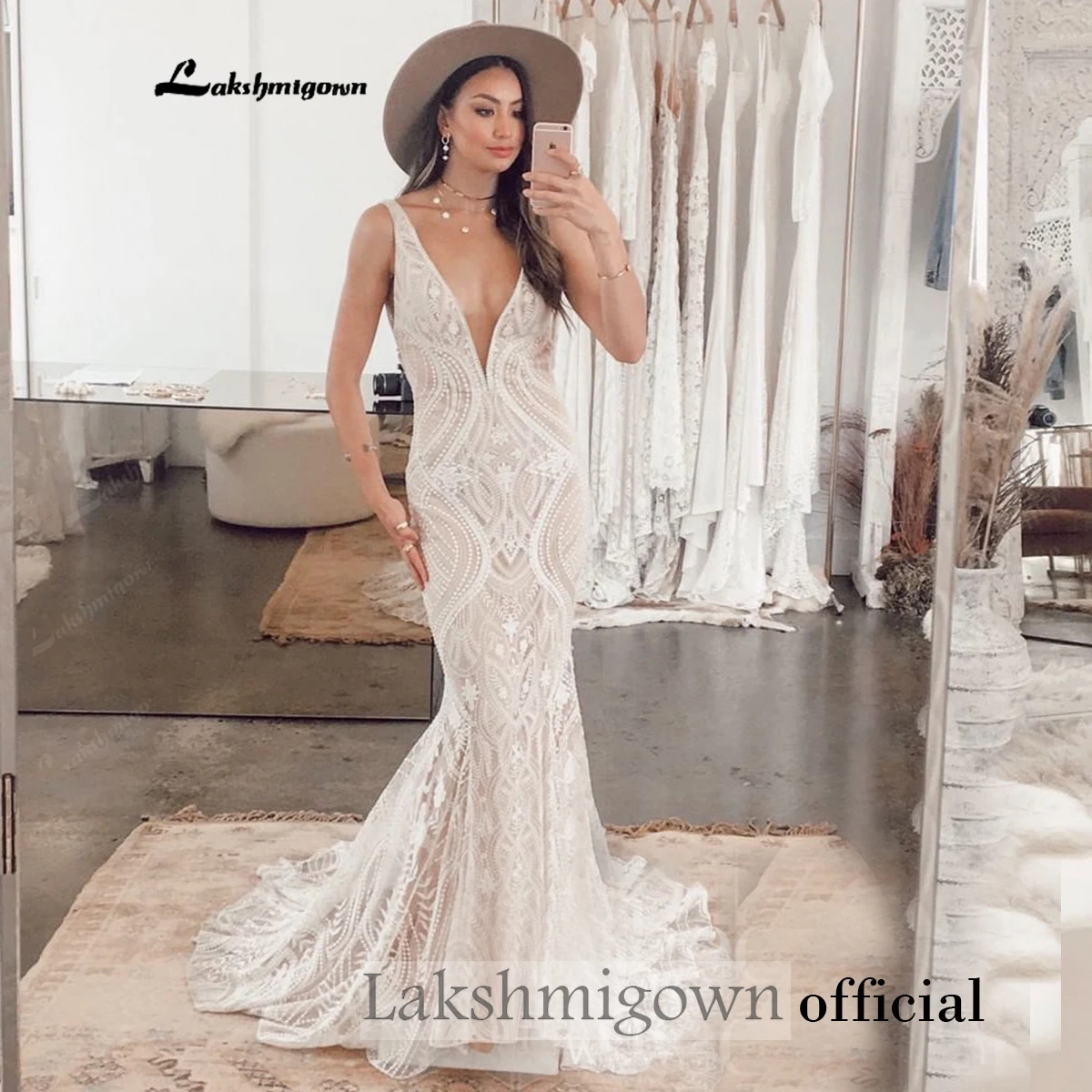 Böhmisches Meerjungfrauen-Hochzeitskleid mit tiefem V-Ausschnitt, ärmellosem Spitzen-Brautkleid, rückenfreiem, transparentem Spitzen-Hochzeitskleid für Damen, individuell anpassbar – Detail 7