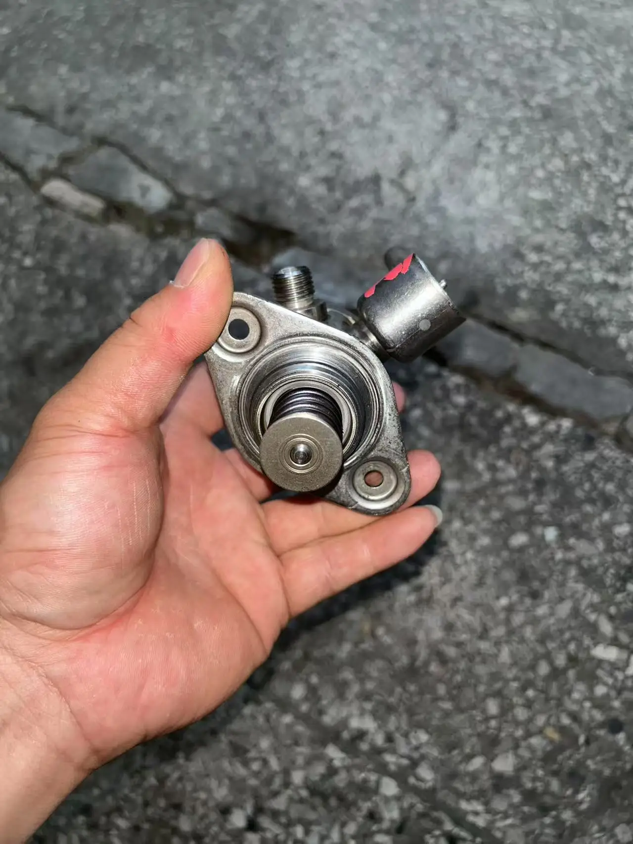 Original 10-Year-Old for BMW GT535 F07 N55 Fuel Injection Pumps High-Pressure Oil Pumps Disassembled Engine Door Headlight Body