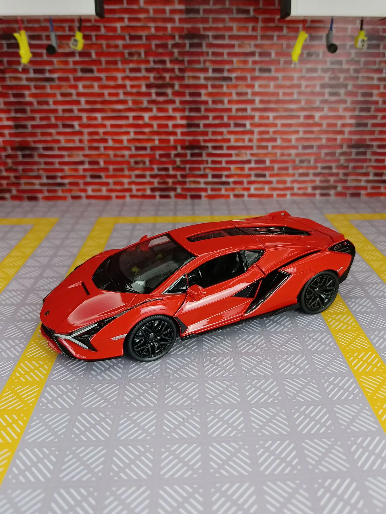 1:32 لامبورغيني سبيكة سوبر سيارة رياضية نموذج باب السيارة يمكن فتح سيارة لعبة للأطفال مع وظائف الصوت والإضاءة المحاكاة