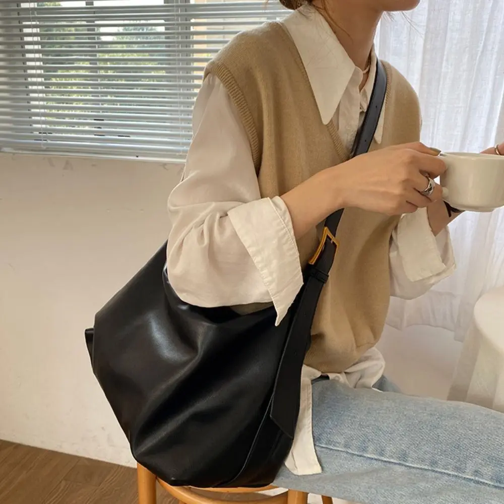 

Large Capacity Pillow Crossbody Bag Solid Color Korean Style PU Dumpling Bag Pillow Bag Mommy Bag Shoulder Bag Streetwear