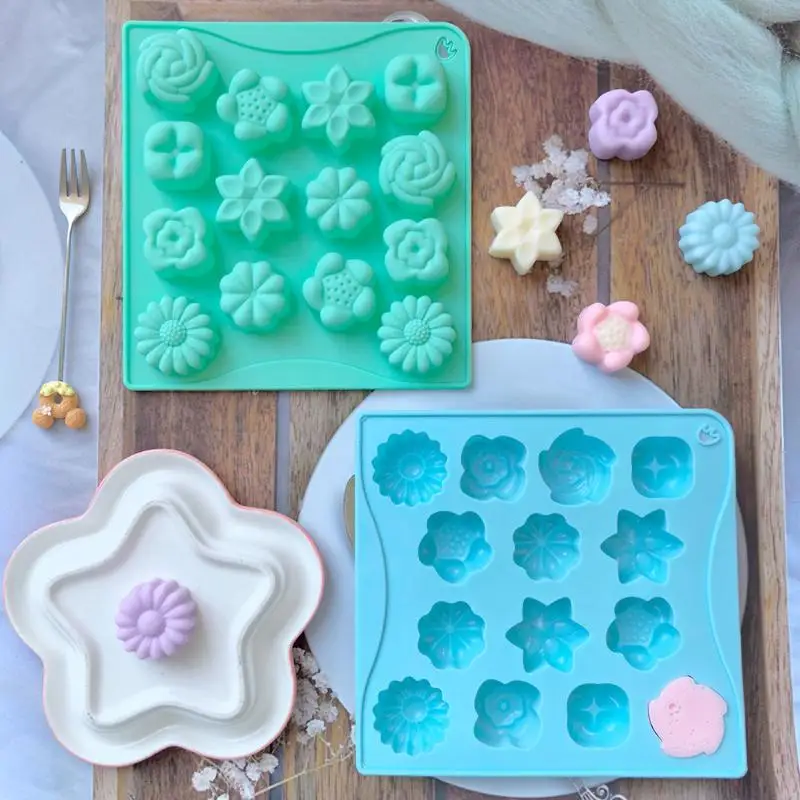 Wholesale 1Pcs Kitchen Handmade Baking Tool Mini 14 Cavity 7 Small Flower Shaped Candy Chocolate Cookies Silicone Mold