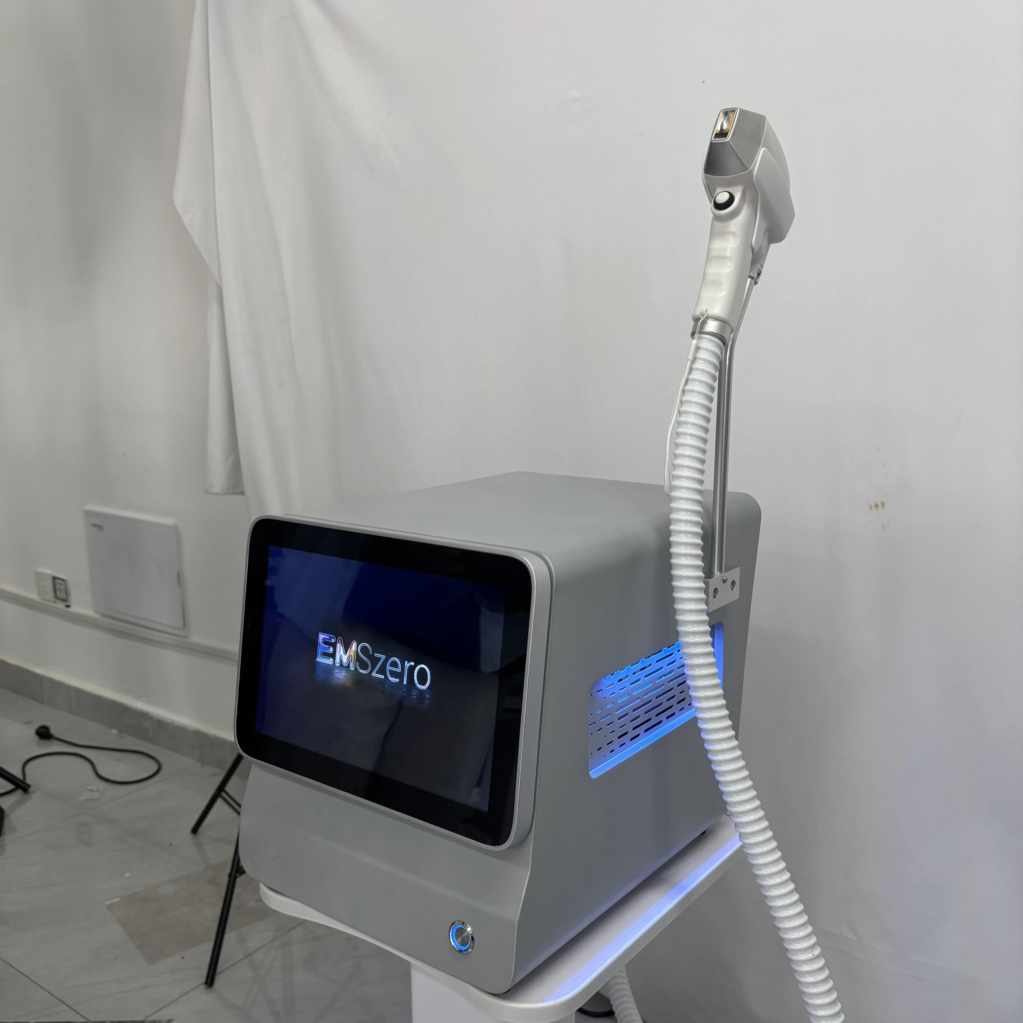 Dreiwellige Halbleiter-Laser-Haarentfernungsgerät, schmerzloses Laser-Haarentfernungsgerät mit Eispunkt, dauerhaftes Haarentfernungsgerät,