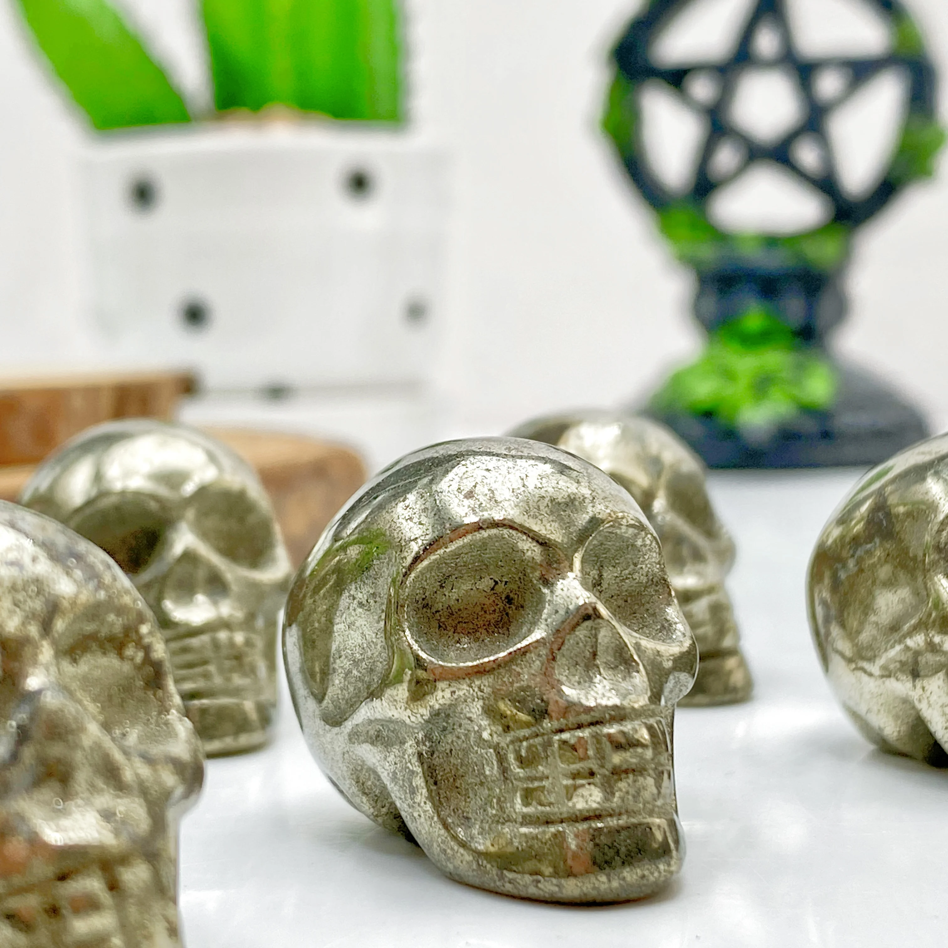 1 unidad de decoración de calavera de pirita aleatoria de alta calidad, piedra cruda de cristal Natural, regalo de cumpleaños, decoración de escena.