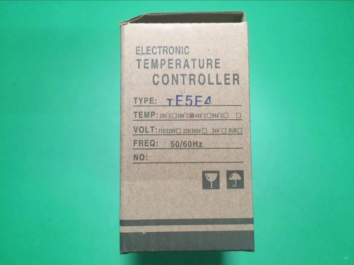 Brand new original authentic Taiwan SKG dial code digital temperature controller TE5E4 temperature controller