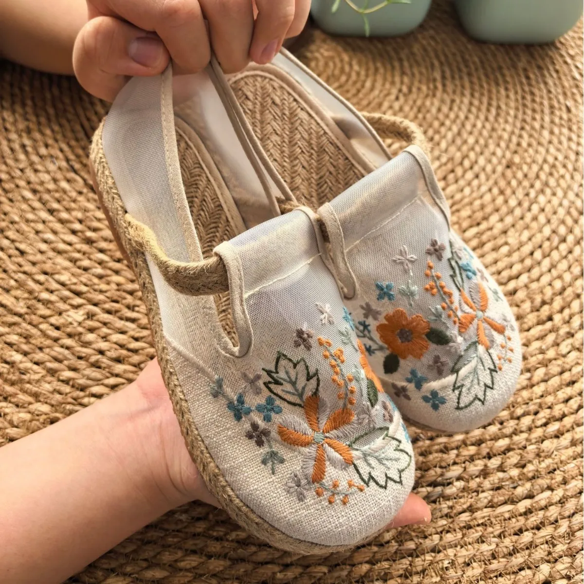 

Лето 2026, женские белые эспадрильи с дышащей сеткой и цветочной вышивкой, повседневная обувь Q-187