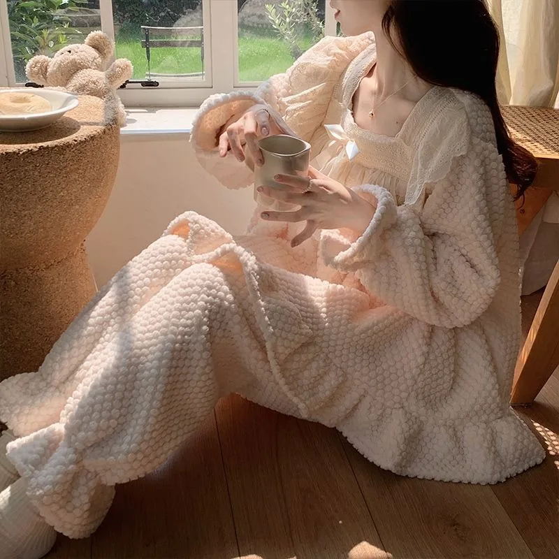 2024 Nieuwe Pyjama Woman 'S Nieuwe Fleece Dikke Loungewear Koraal Fleece Effen Kleur Nachtkleding Eenvoudige Lieve Prinses Stijl Homewear Set