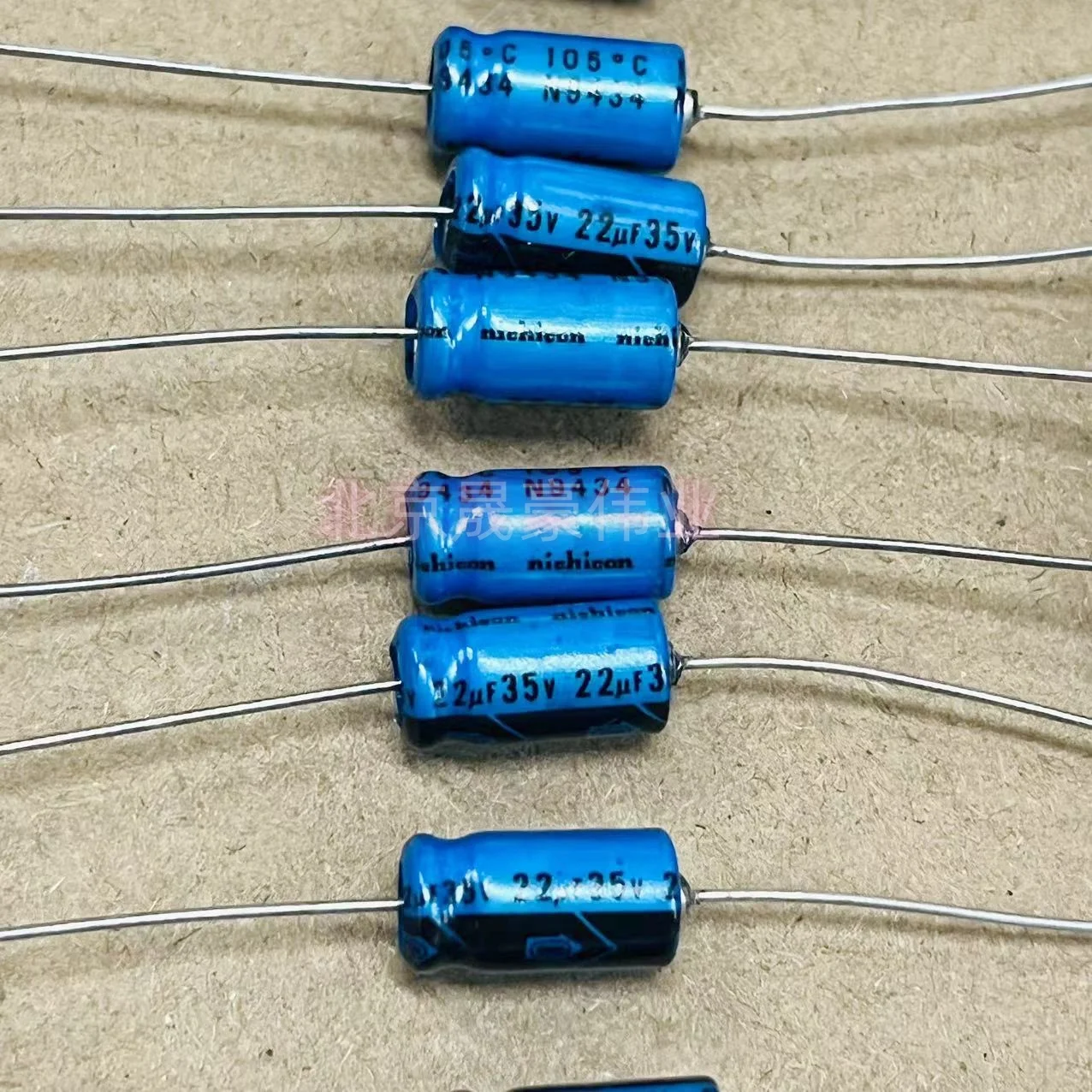 Capacitor Axial Nikon, Série PC, 22UF, 35V, Volume 6x12mm, 10 Unidades