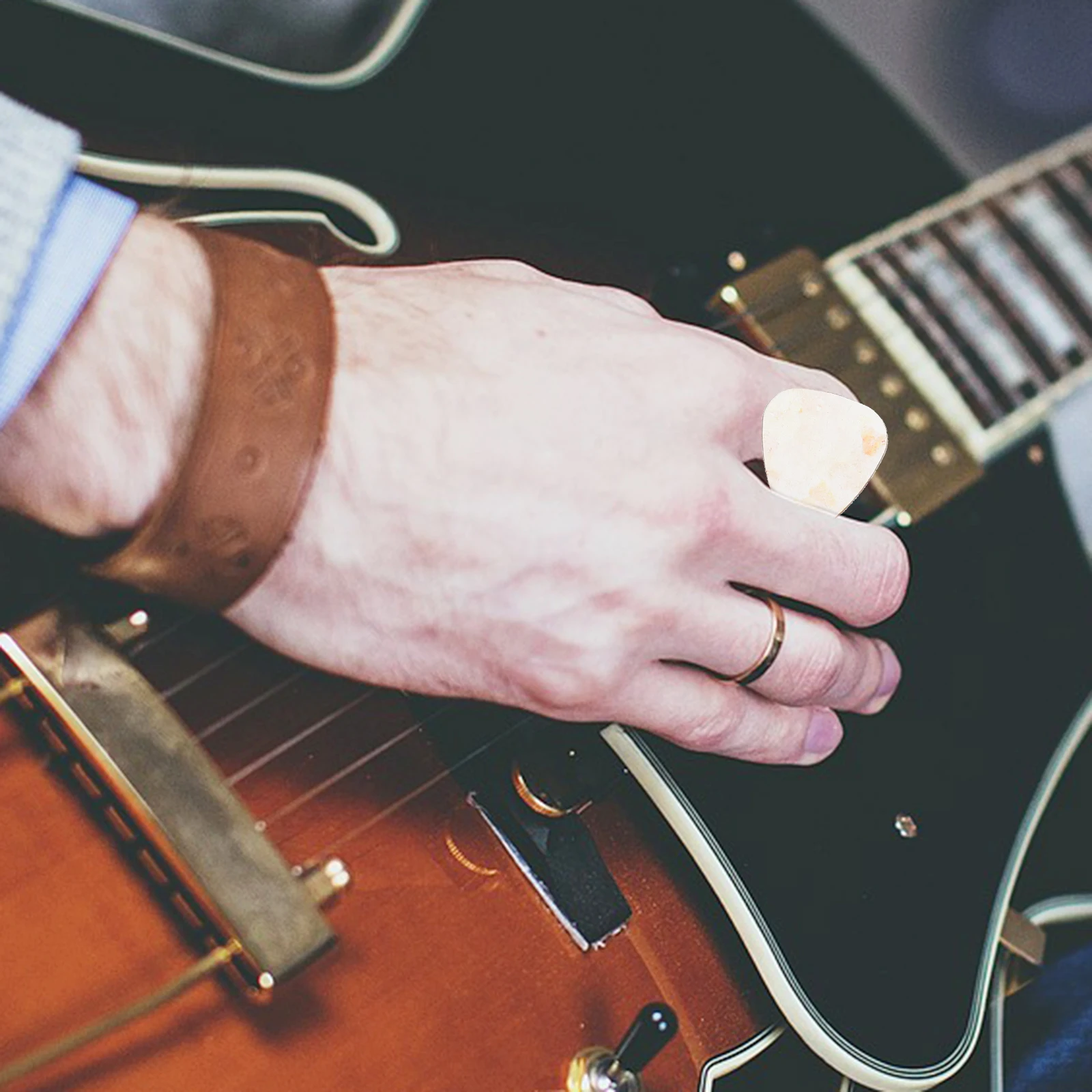 

16Pcs Guitar Picks High Quality Wear-Resistant Triangular Ukulele Guitar Practice Tools Acoustic Parts Ukulele Picks