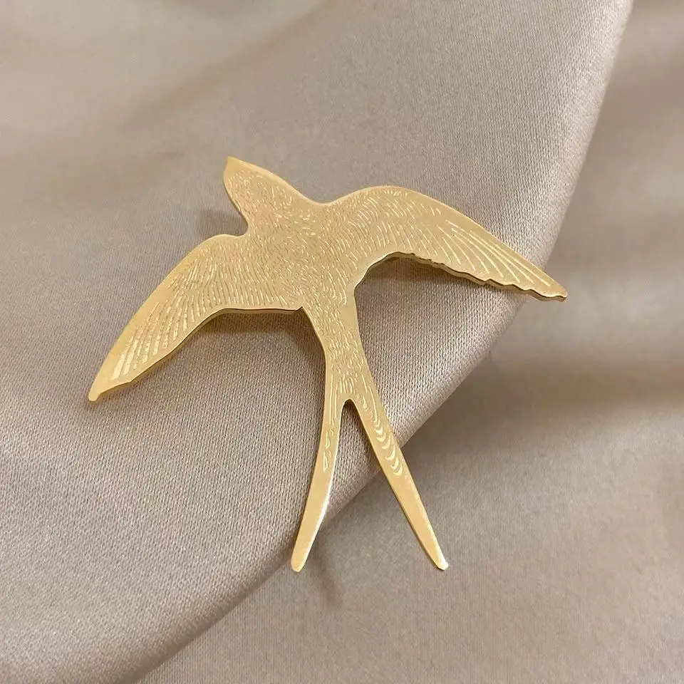 Trendy Women\'s Brooch Stainless Steel Swallow Animals Metal Pins Artistic Vintage Corsage Badges Clothings Accessories Jewelry