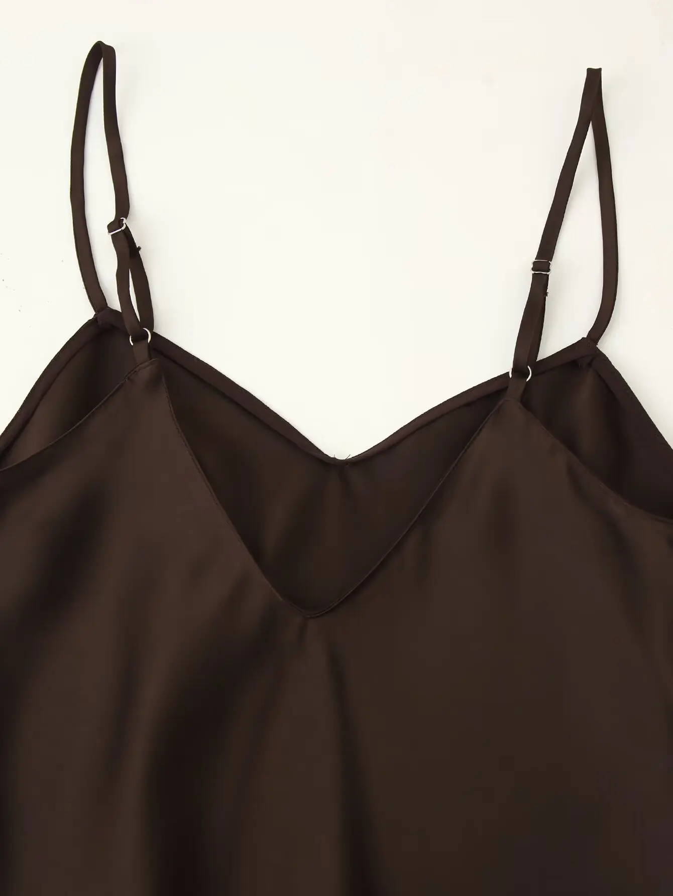 Letnia damska satynowa sukienka na ramiączkach z asymetrycznym dołem, koronkowym wykończeniem, odkrytymi plecami, elegancka, seksowna, imprezowa sukienka na cienkich ramiączkach.