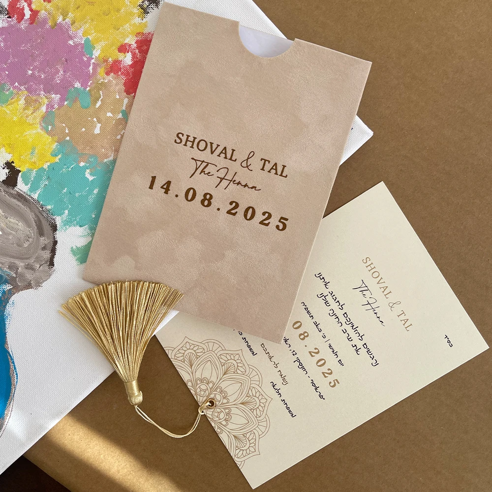 biglietto-d'invito-con-buste-in-velluto-e-nappe-biglietto-d'invito-fatto-a-mano