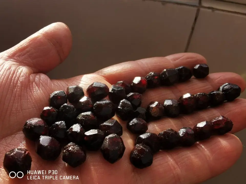 20pcs Natural Raw Rough Red Garnet Gemstone Rare Reiki Stone Crystals Specimens
