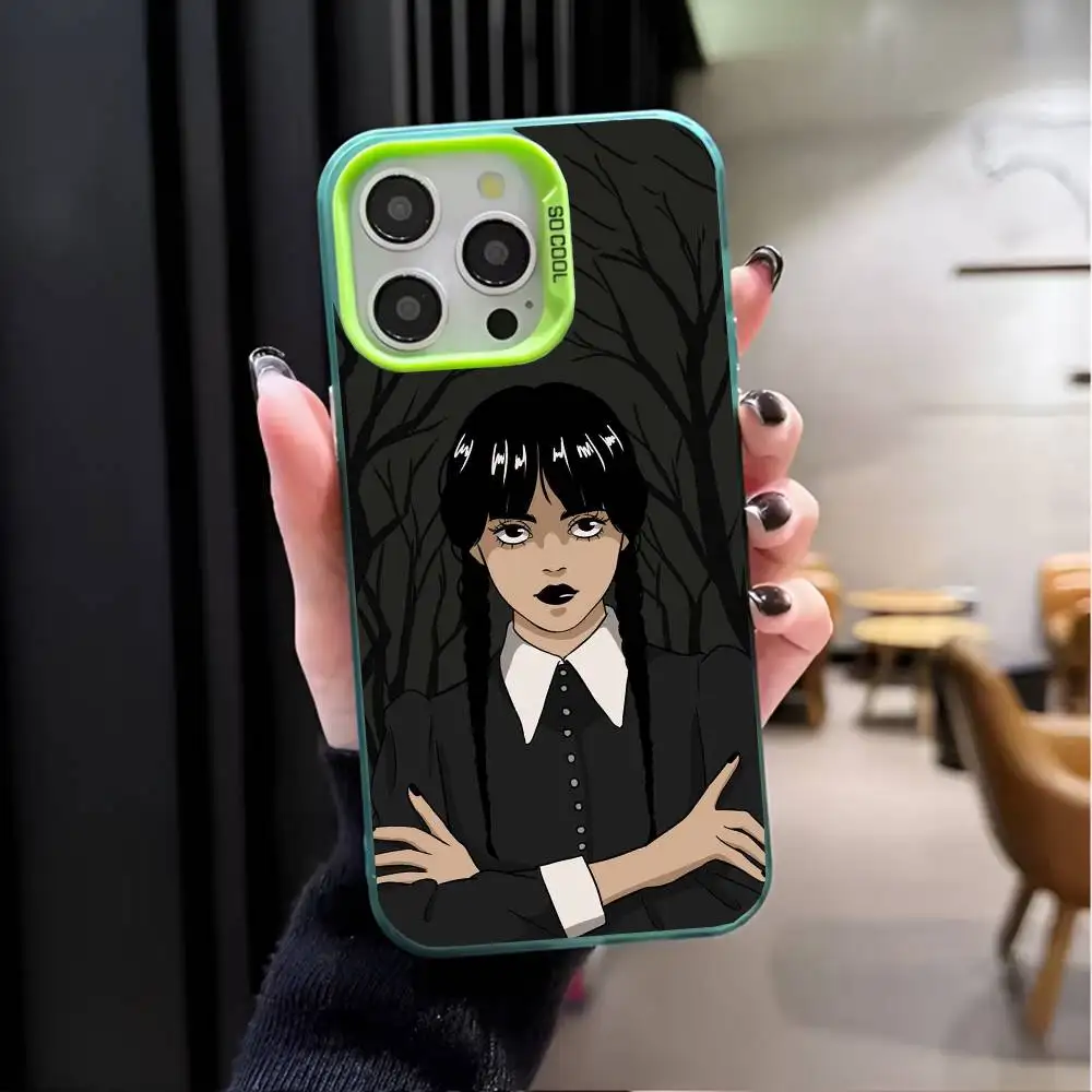 الأربعاء Addams حافظة هاتف سوداء IMD حافظة هاتف آيفون 16 15 14 13 12 11 برو ماكس بلس غطاء فضي اللون