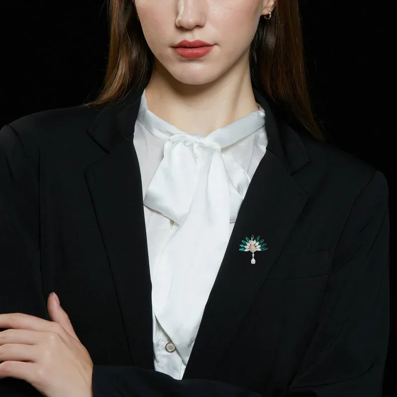 Broche de cristal de pavo real Fénix con piedra magnética, accesorio elegante para camisa de traje para mujer, novedad de 2025