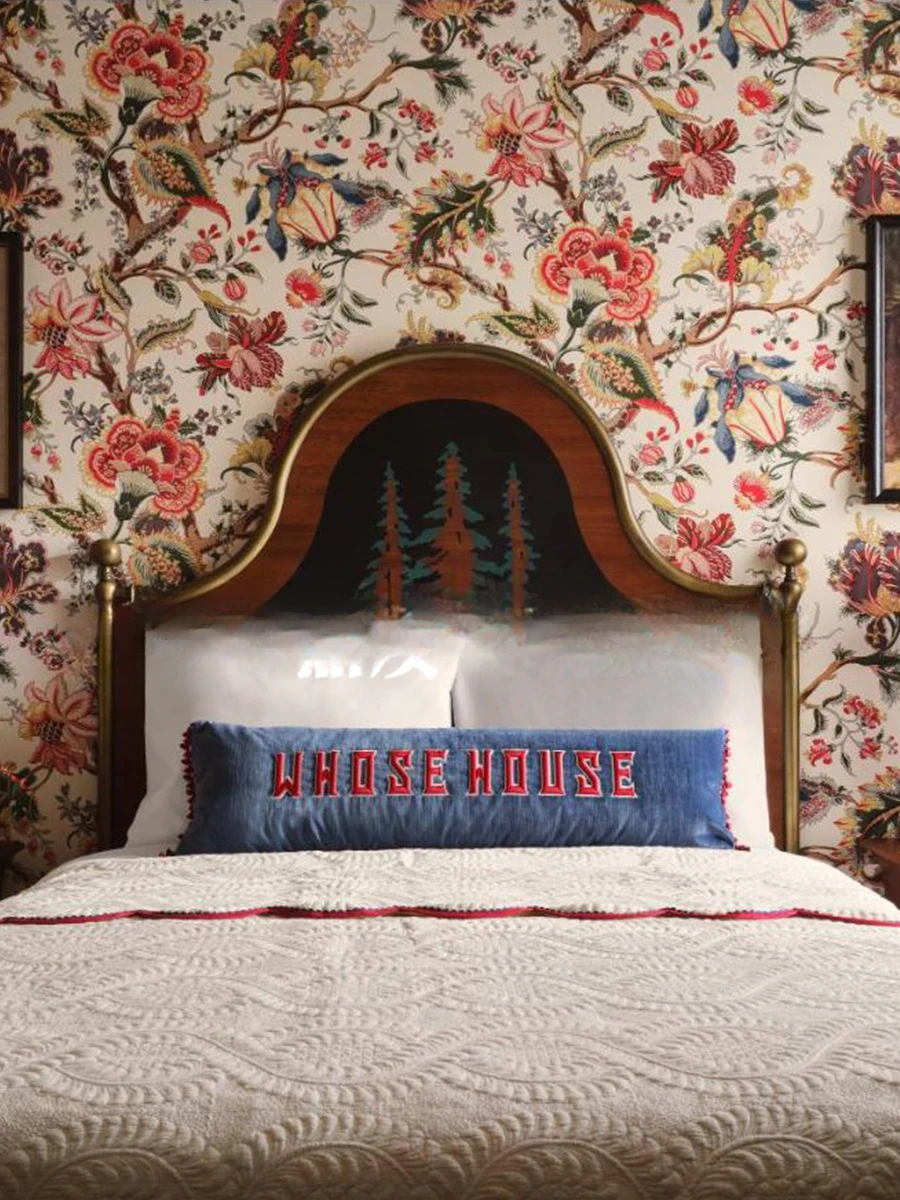 French retro solid wood bed bedroom 1.8 meters painted double bed