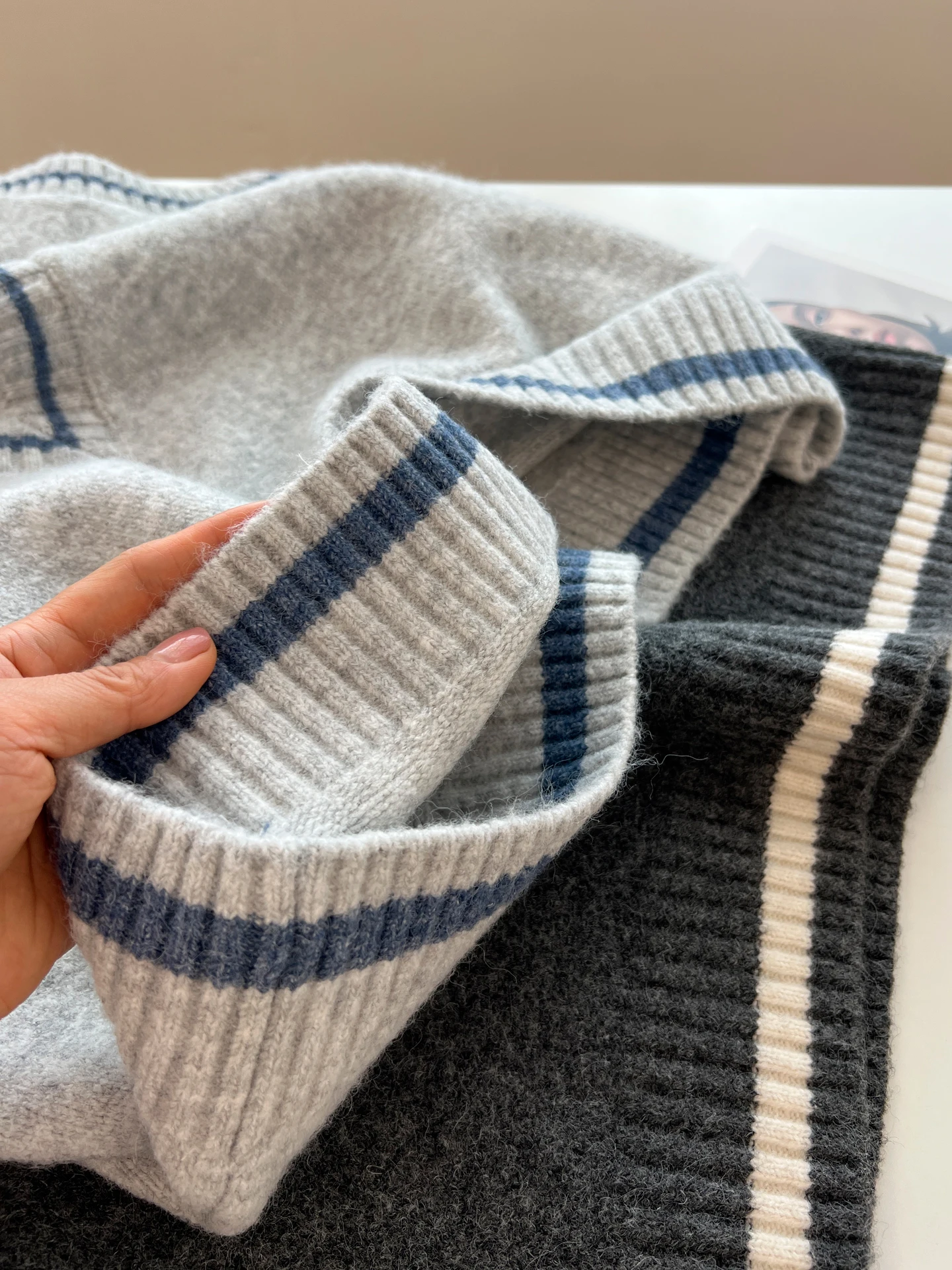 Gilet en tricot rétro à col en V pour femme, ample, décontracté, superposable, pour étudiantes, tricot intérieur, automne-hiver, nouvelle tendance, sensation de chaleur