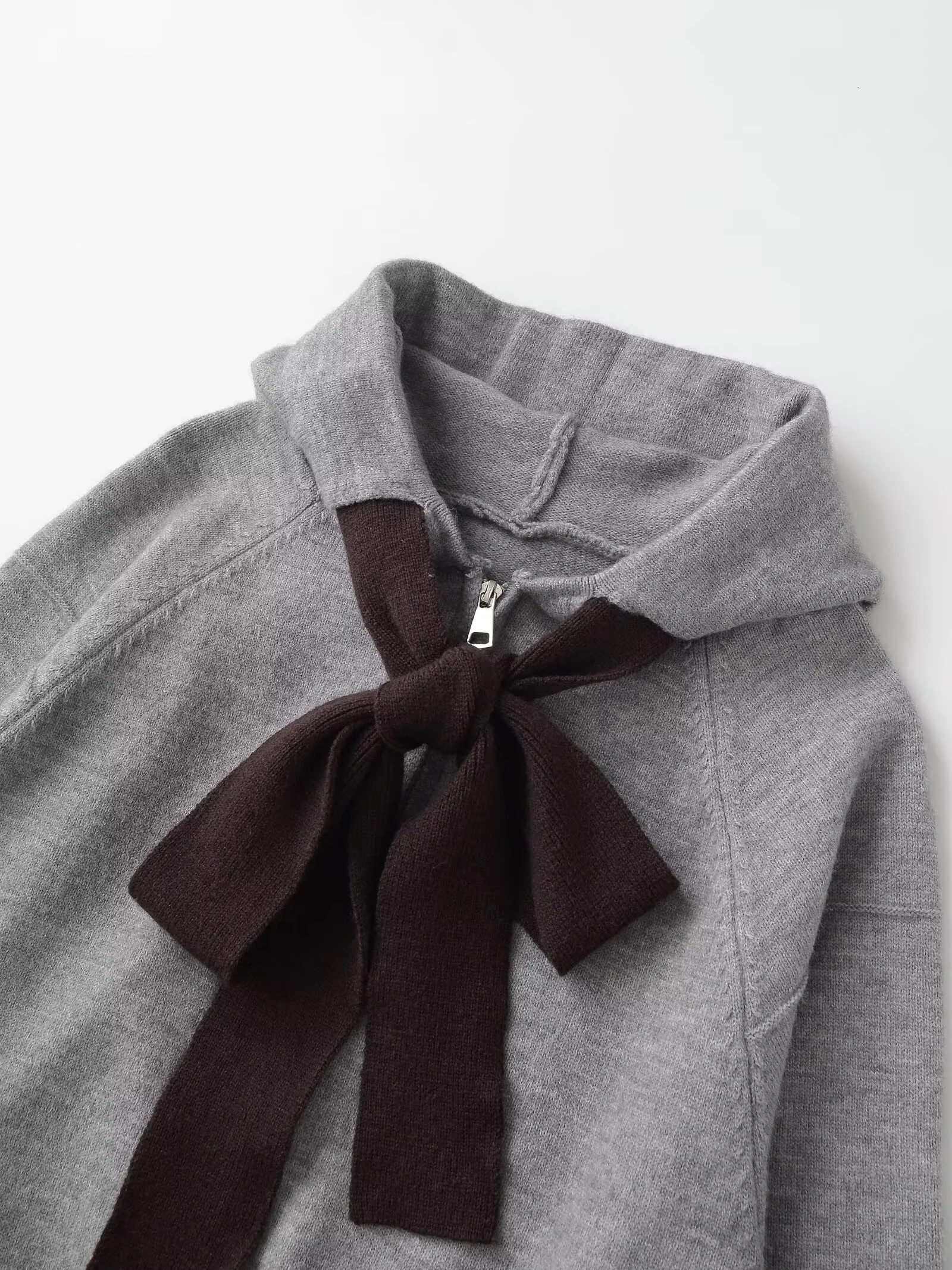 2025 خريف منتج جديد المرأة موضة عادية بسيطة حلوة فضفاضة ربطة القوس فيونكة مقنعين كم طويل سترة مشغولة من الصوف معطف