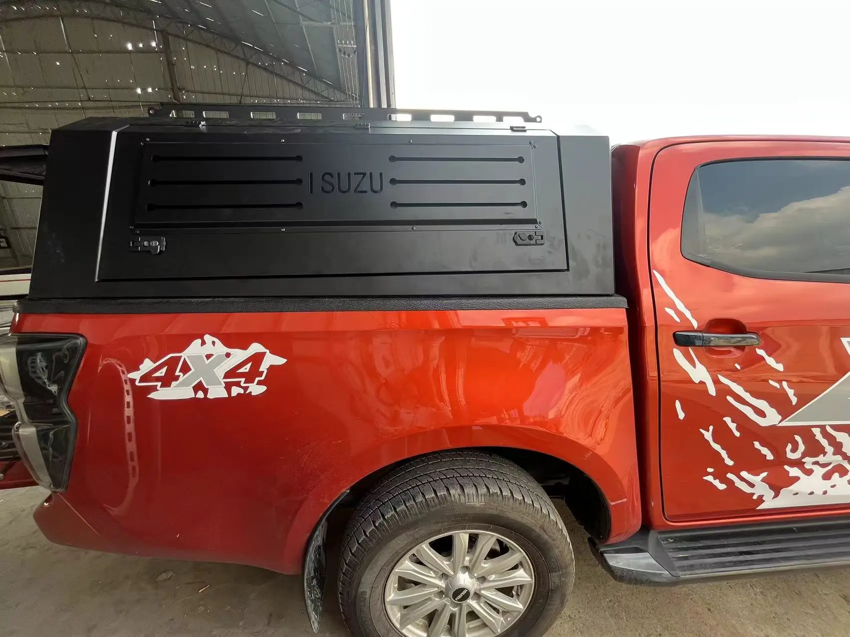 

С водонепроницаемой складной конструкцией, функция блокировки хвостовой коробкиDmax ISUZU 4x4, аксессуары для бездорожья, задняя крышка ручного пикапа