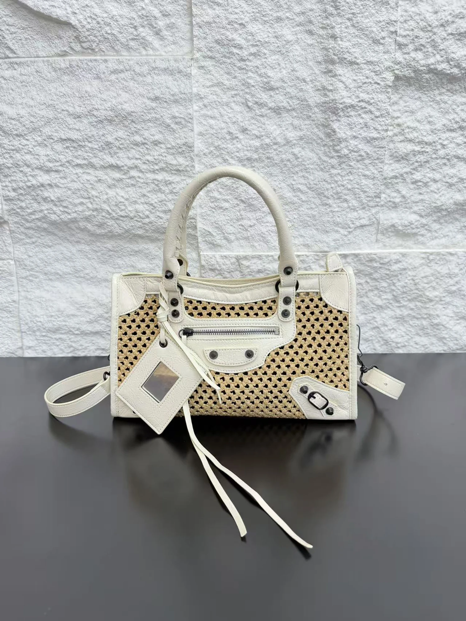 Top Layer Oil Wax Cowhide Patchwork Straw Weave Handbag Rivet Motorcycle Bag Single Shoulder Slant Cross Bag for Women 2026 New