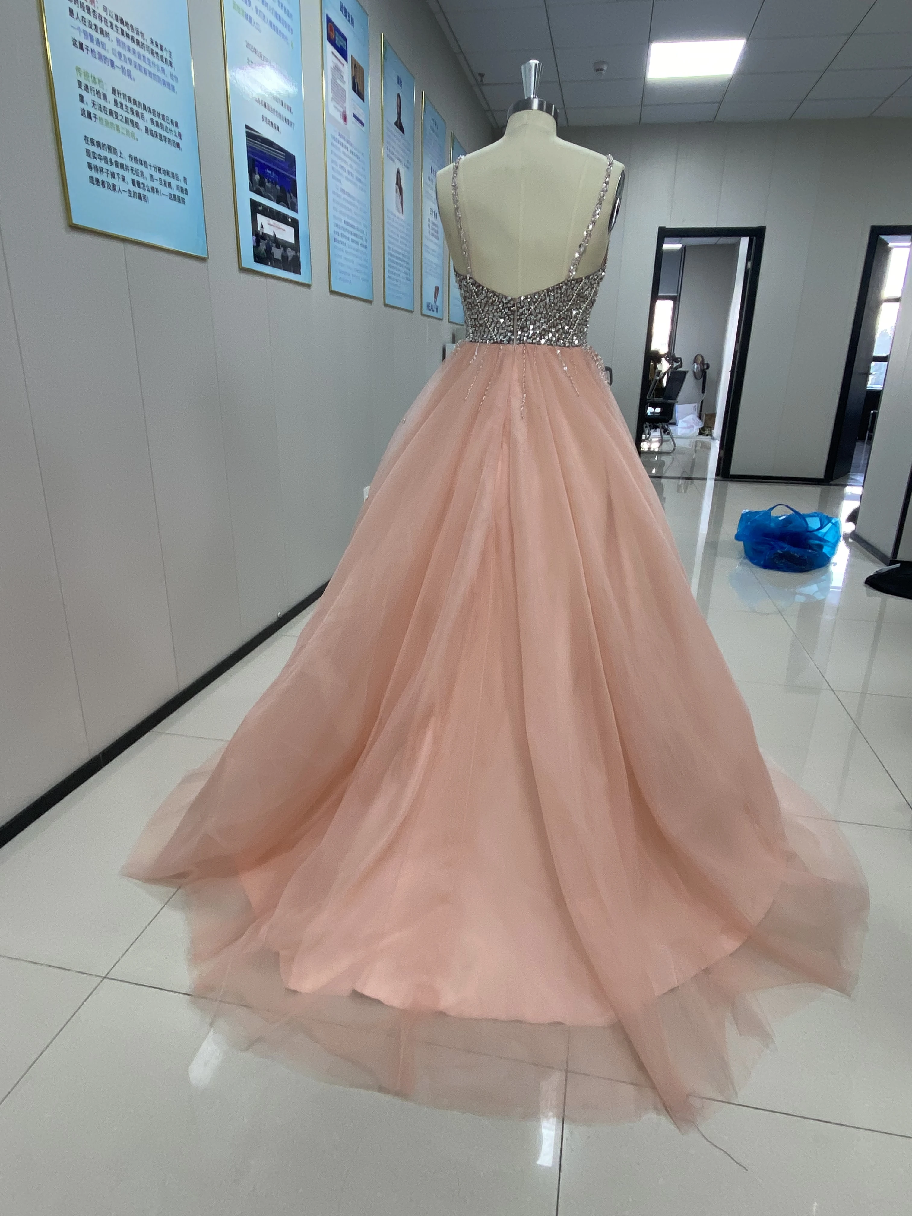 2024 Luxury Crystals Quinceanera Dresses Ball Gown Tulle Prom Debutante Sixteen Sweet 16 Dress vestidos de 15 anos