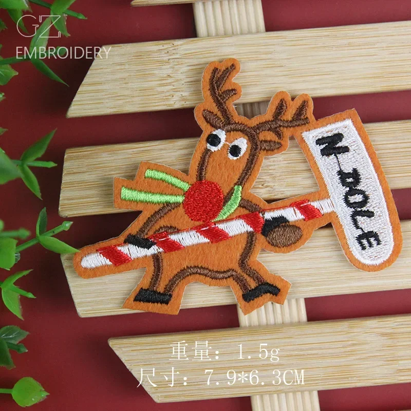 Classic Christmas Embroidery Patches Wholesale Iron on Xmas Badges Decorative Snowflake Appliques for New Year Children Clothing