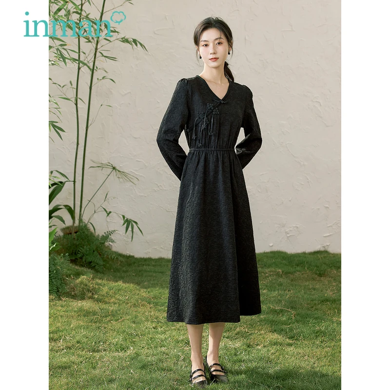 

INMAN Women Dress 2023 Spring Elastic Waist V Neck A-shaped Neo-Chinese Style Buckle Bow Decoration Vintage Elegant Long Skirt