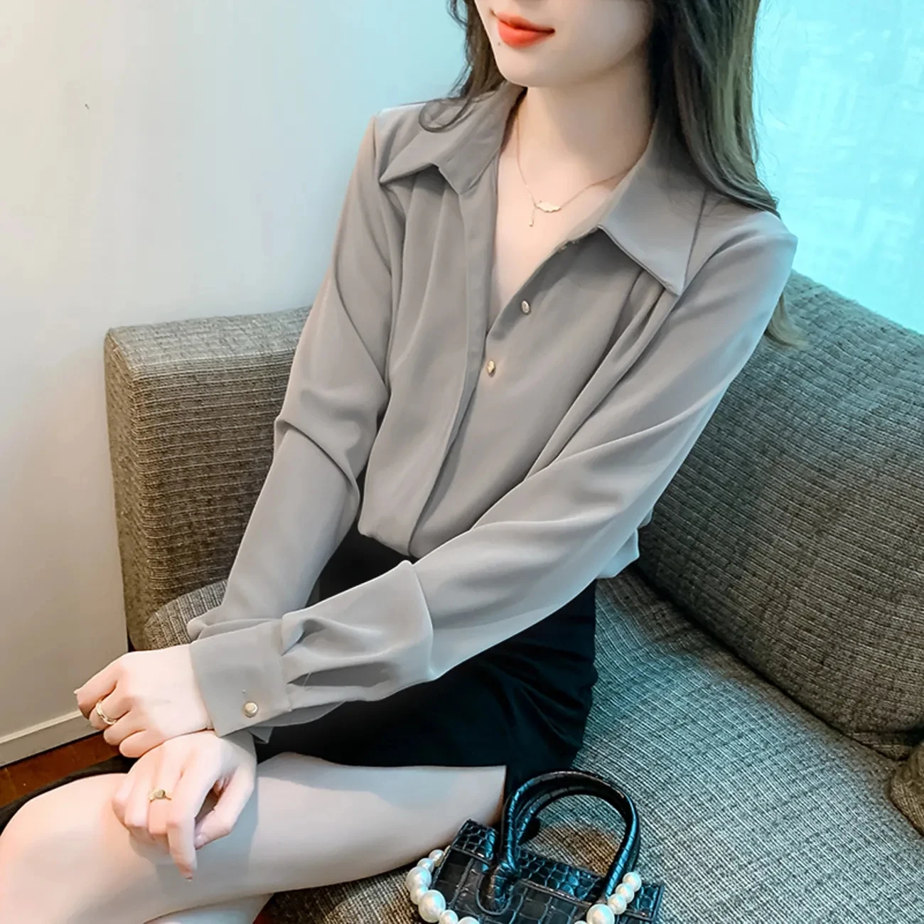 

Loose V-ne Acetate irt Women's Gold Button oulder Pleated Korean Sle Long Sve Top Autumn New Faion Casual irt