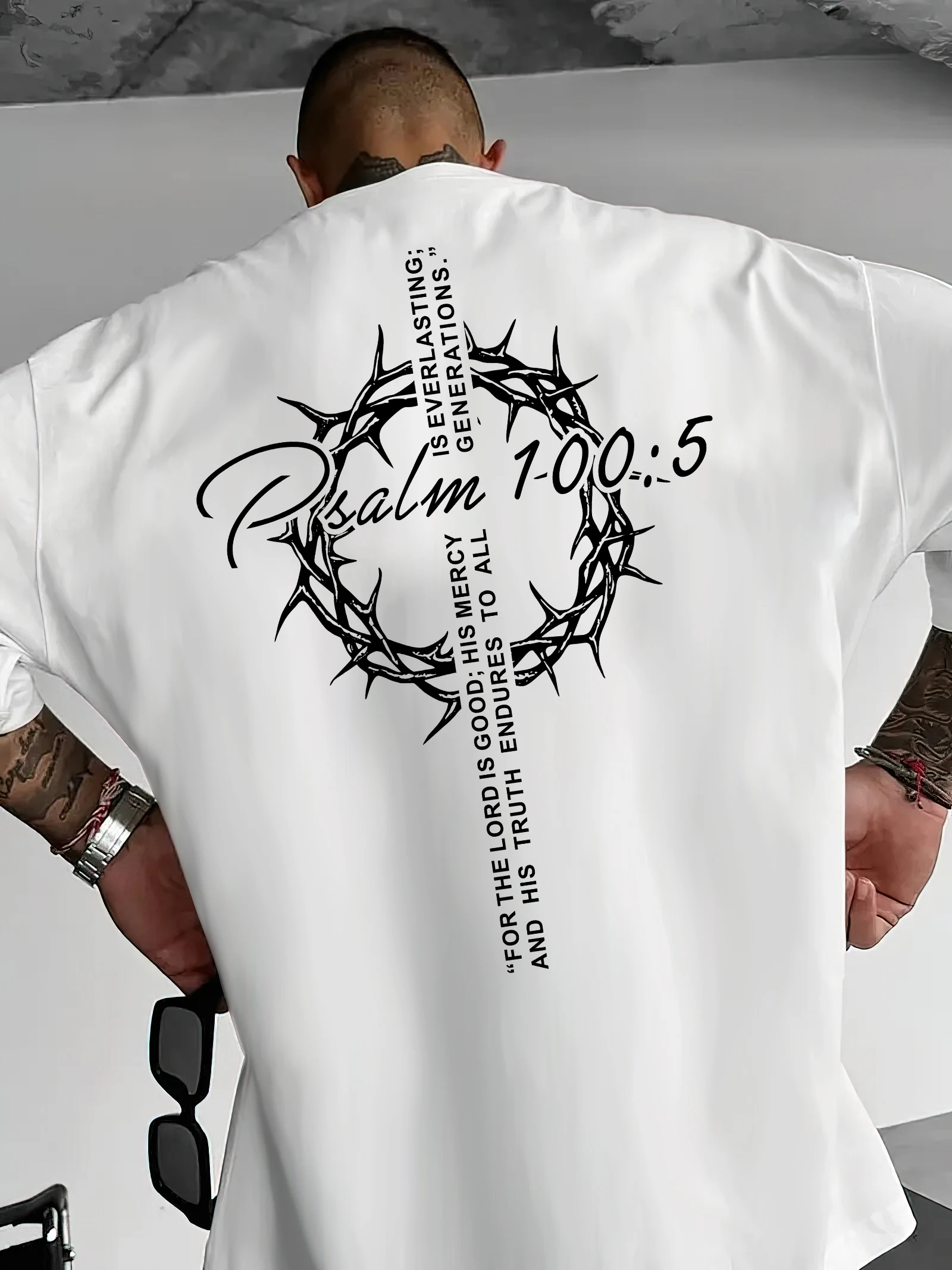 Übergroßes Gothic-Kreuz T-Shirt für Herren Streetwear Religiöser Glaube Grafik-Tee Harajuku-Stil Locker Sitzendes Oberteil Weiße Baumwolle Hip-Hop Sommer