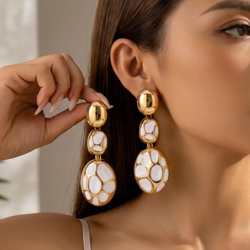 Medieval gold and white dripping enamel long earrings, tortoise crack geometric splicing pendant earrings, banquet