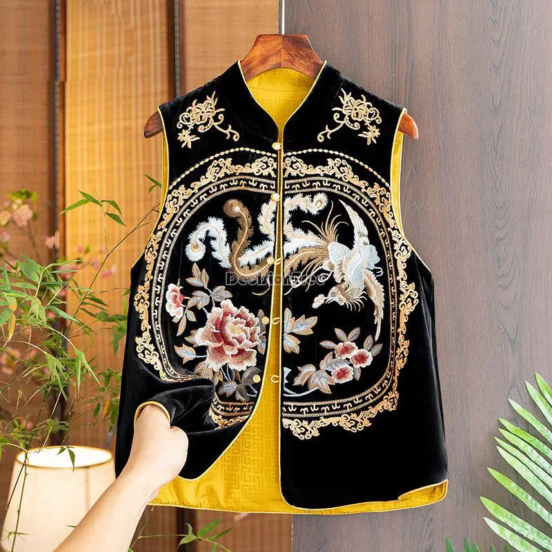 2024 new Chinese style traditional women vest sleeveless top women elegant vintage oriental embroidery all match retro vest a680