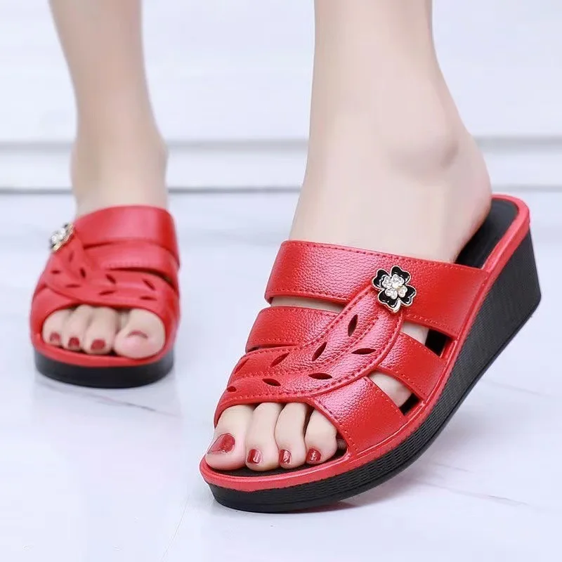 2024 Summer Women\'s Slippers PVC Openwork Slippers Middle-aged Mom Shoes Leisure Sandals Fashion Platform Wedge Heels Slippers