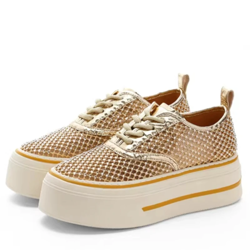 

Легкие золотистые сетчатые дышащие кроссовки на толстой подошве для женщин, летние, новые, со стразами, удобные, увеличивающие рост, повседневные спортивные туфли