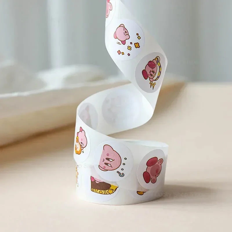 500 sztuk Kirby Cartoon naklejki 2.5cm okrągła etykieta uszczelniająca pieczęć do kopert naklejka do albumu DIY uroczy prezent dekoracje etykiety naklejki