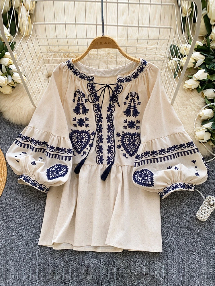 

Женская весенняя блузка в богемном стиле, винтажная рубашка с вышивкой и шнуровкой, рукава-фонарики, новая корейская свободная блузка, топ для женщин BL376