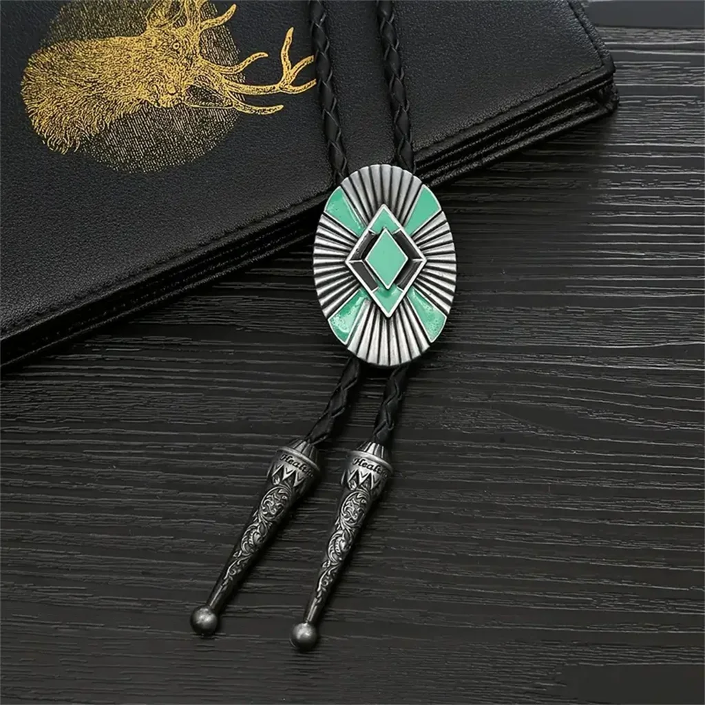 Carte Totem bolo tie