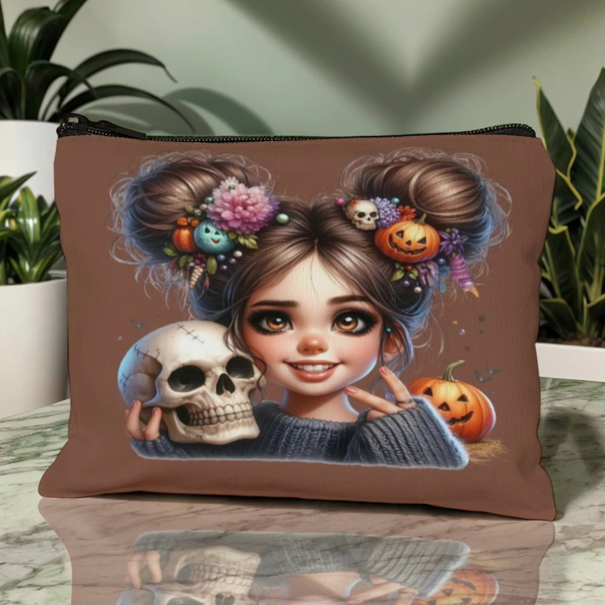 Милая девушка с черепом и тыквой. Стильная косметичка на молнии. Портативная косметичка с зеркалом. Прочная дорожная косметичка.