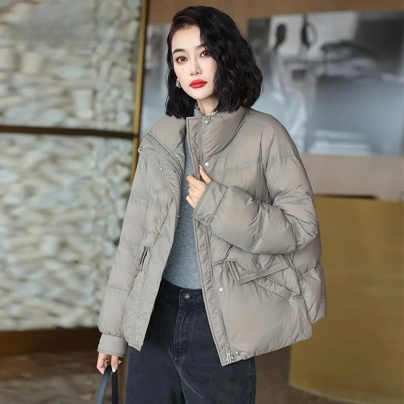 

2023 Winter New Standing Collar Short Down Coat Women's Lightweight Fashion Casual Loose 90 White Duck Down Coat