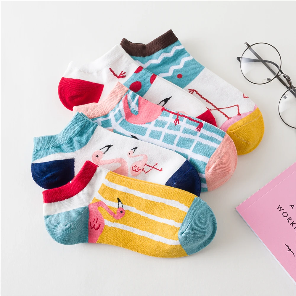 Nowe skarpetki damskie do kostki z wzorem flamingów, kolorowe, zabawne, w stylu Harajuku, w stylu preppy, w paski i kratę.