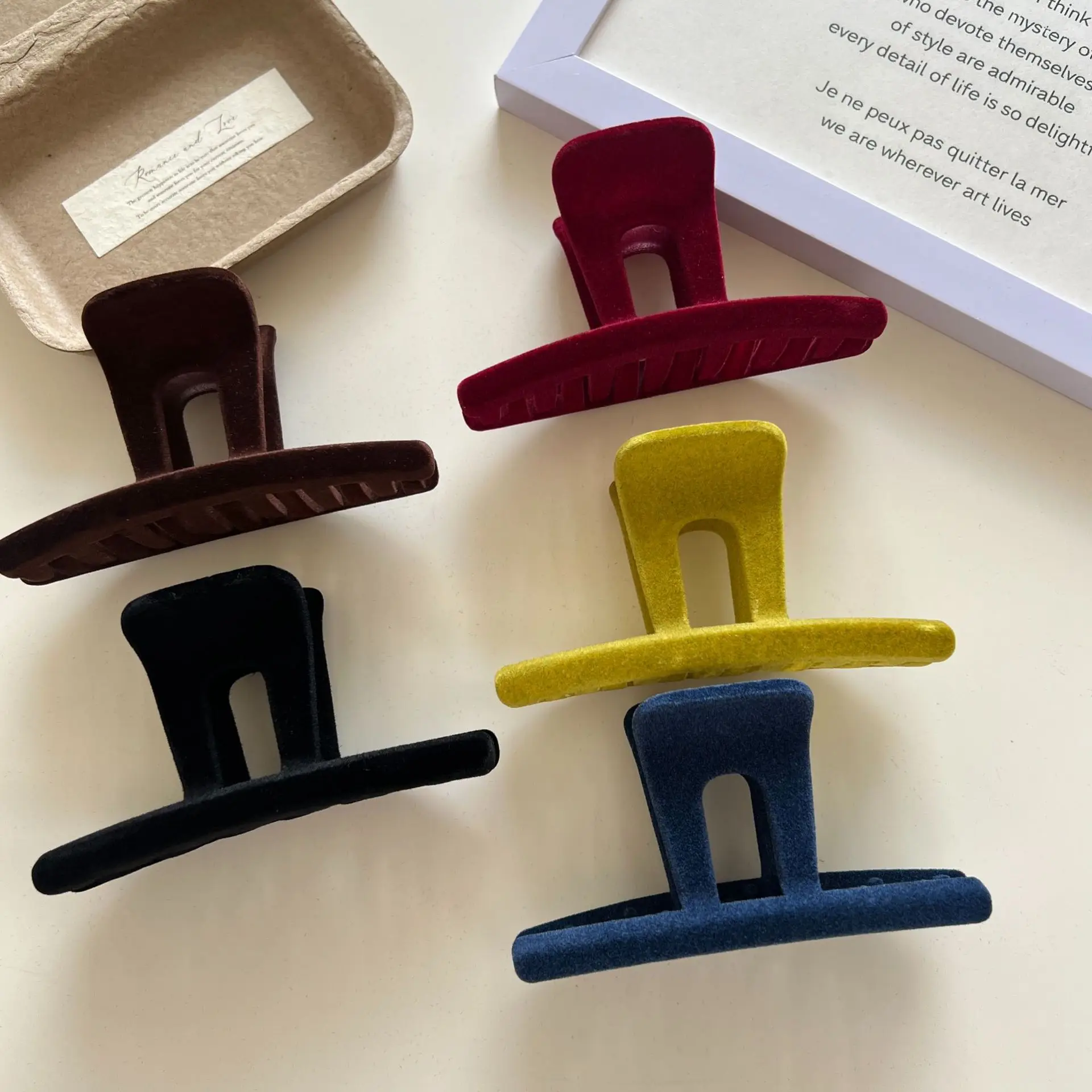 

Winter Velvet Large Hair Claw Clips Crab Hair Barrettes Women Girls 10CM Hair Clamps Shark Clips Hair Accessories High Quality
