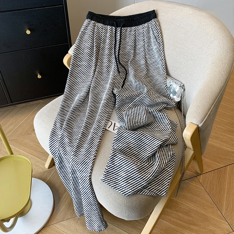 

Women's Black And White Striped Strap Elastic Waist Trousers Korean Fashion Loose Casual Straight Sports Pants Wide-Leg Pants