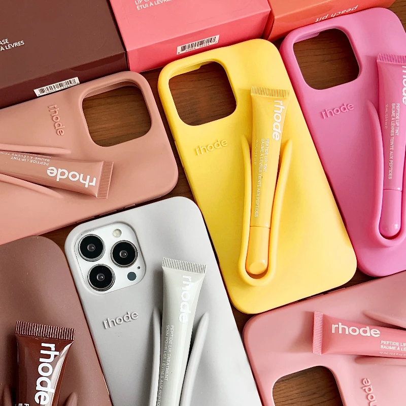 حافظة صفراء جديدة لهاتف آيفون 17 11 12 13 14 15 16 Pro Max Plus حامل ملمع الشفاه أحمر الشفاه غطاء ناعم من السيليكون مع ملمع الشفاه