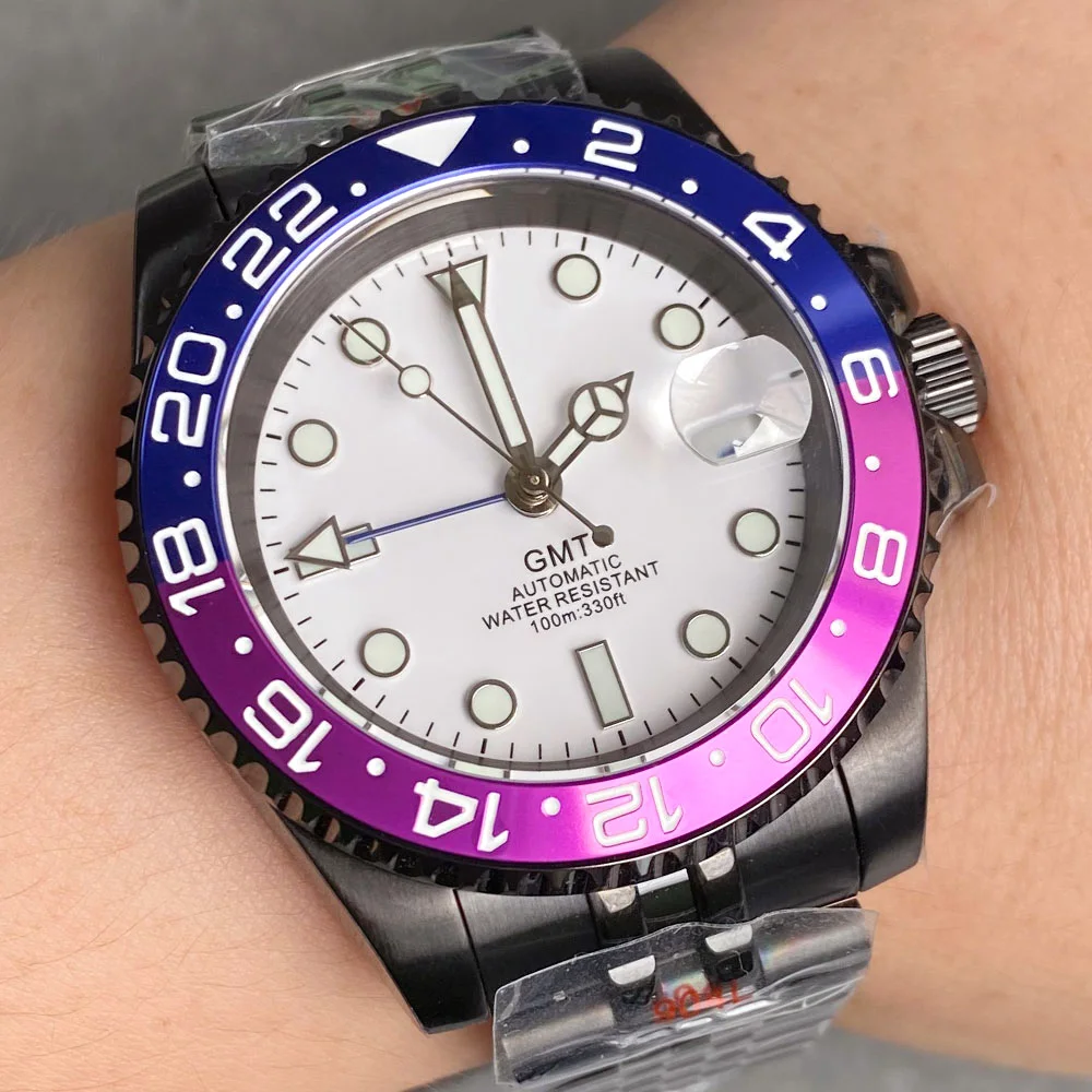 PVD Black Blue Purple GMT NH34 Mechanical Men Watch White Dial 20bar Waterproof Wristwatch Nologo 120 Clicks Bezel Swim Clock