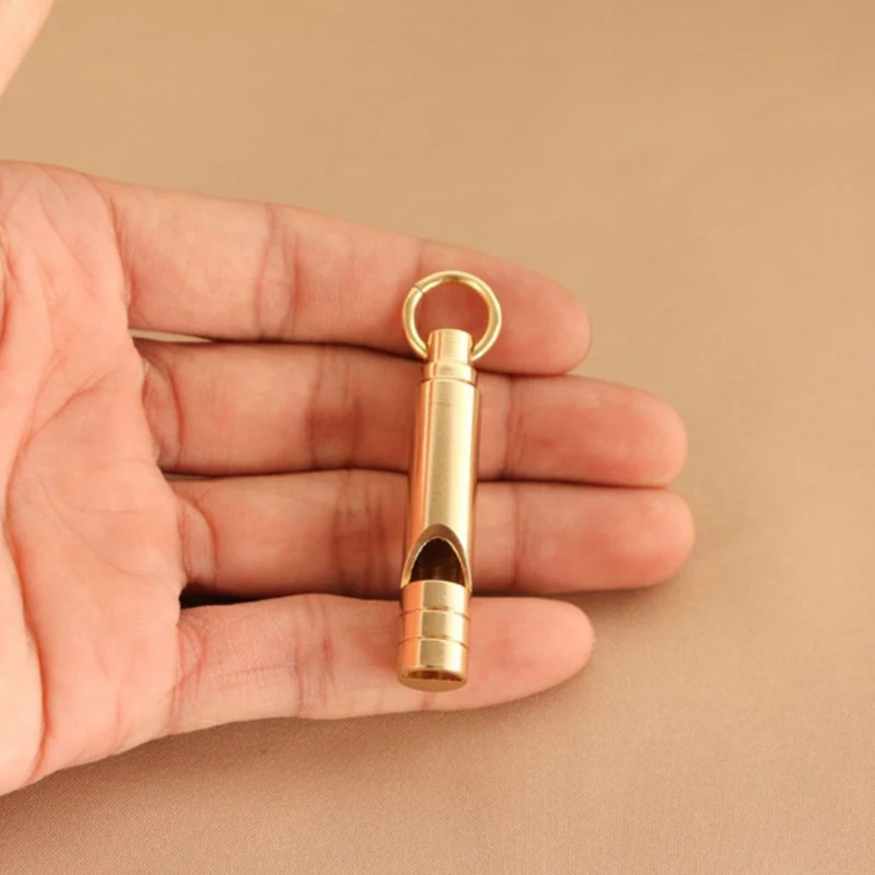 Multifuncional Brass Emergency Survival Whistle, Keychain portátil, ferramentas ao ar livre, Camping, Caminhadas, Treinamento