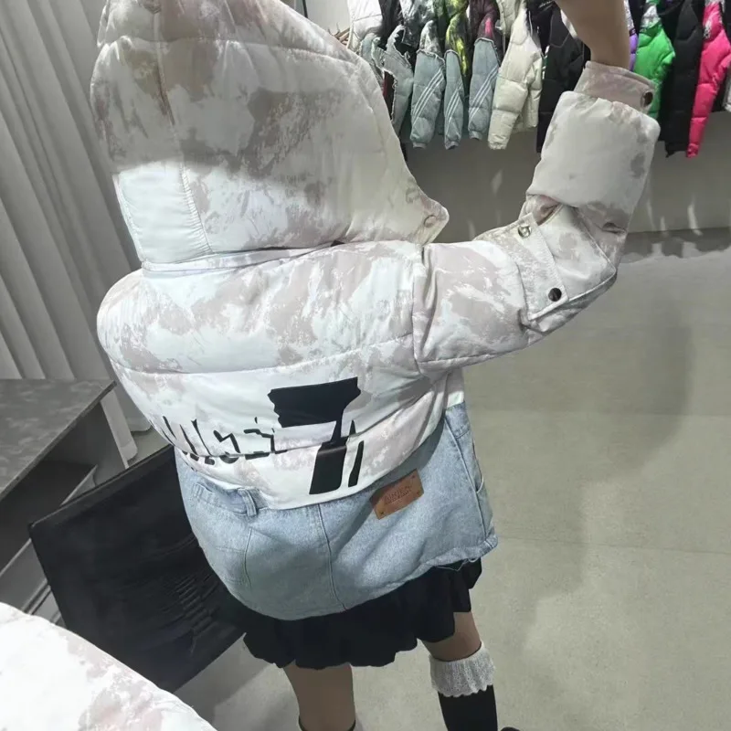 ANJY 2025 شتاء جديد المرأة موضة الشارع الشهير الدنيم المرقعة مقنعين أسفل سترة الاتجاه عادية شيك Ins المد معطف مبطّن A15003