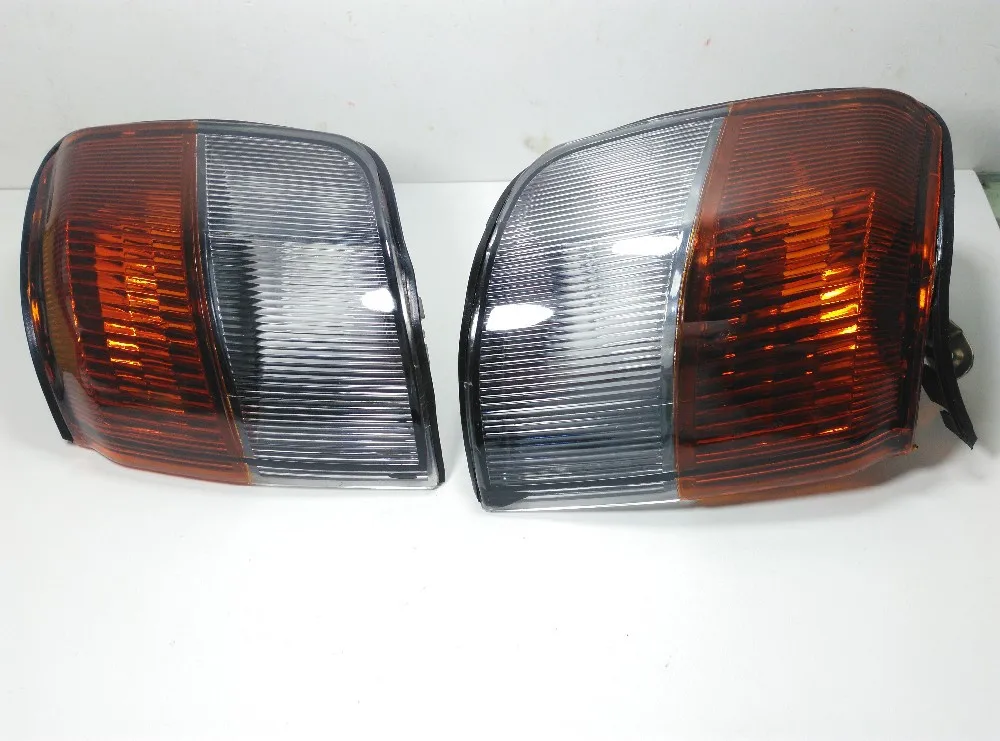 A Pair Front Turn Signal for Mitsubishi Pajero MENTORO V31 V32 V33 CORNER LAMP Steering Lamp