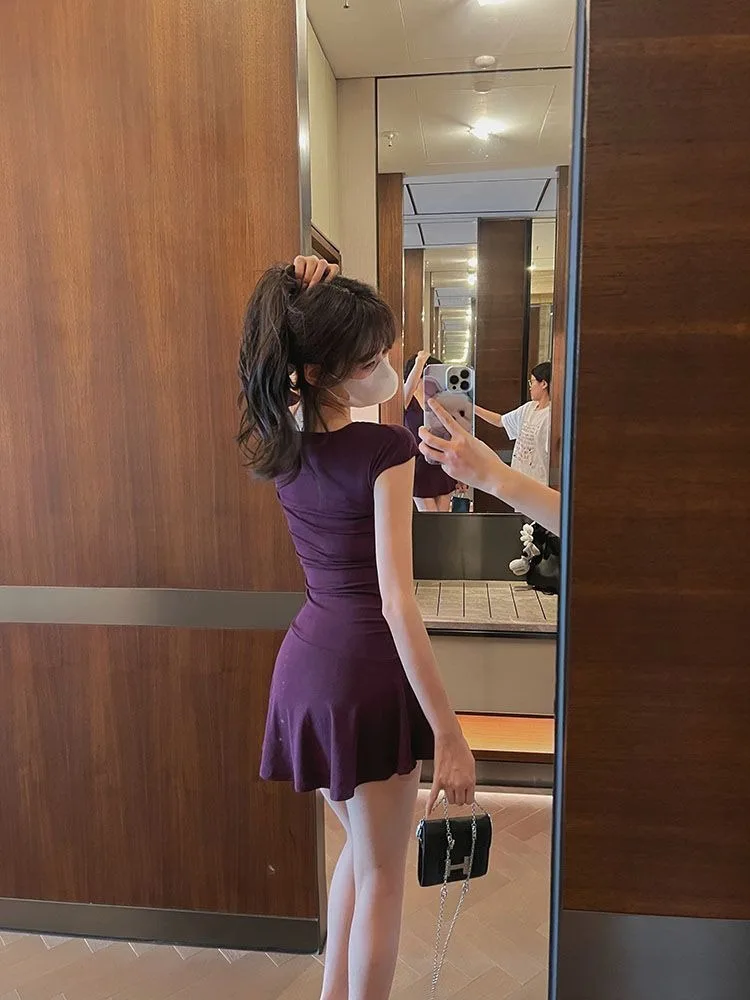 Sultry สีดําชุดเข้ารูปสําหรับผู้หญิงรูป-ประจบกระชับ A-Line ชุดมินิการออกแบบที่ไม่ซ้ํากันฤดูร้อนเซ็กซี่ Vibe แขนสั้น