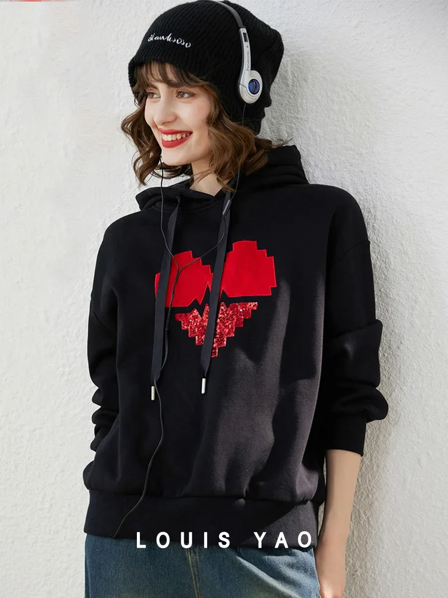 

LOUIS YAO 2025 Winter Hoodie with Velvet Sweatshirt Trendy Red Heart Embroidered Shoulder Sleeves Loose Women's Sweatshirt