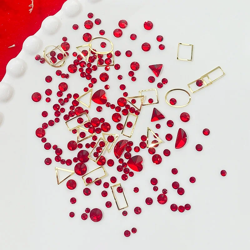Metalowe zawieszki 3D w kształcie serca i kwadratu do zdobienia paznokci, błyszczące czerwone szklane cyrkonie, inkrustowane misie, dekoracje do paznokci DIY, biżuteria do paznokci.